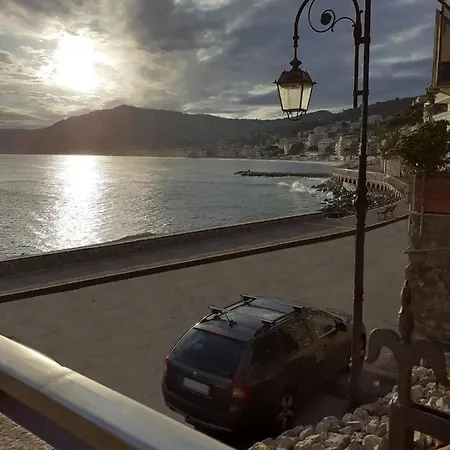 Cadorna Fronte Mare * Alassio