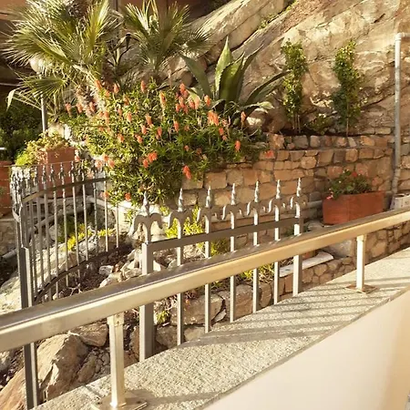 Cadorna Fronte Mare Apartment
