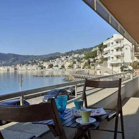 Cadorna Fronte Mare Apartment