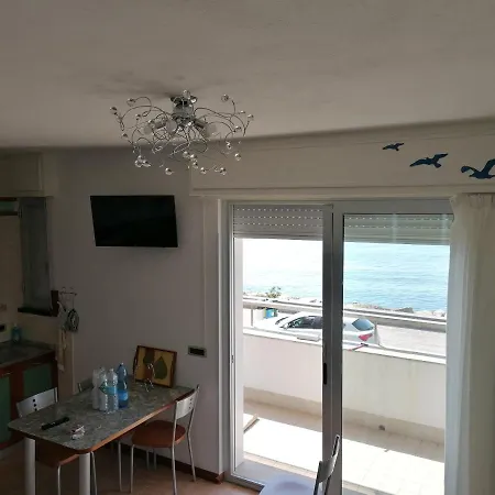 Cadorna Fronte Mare Apartment