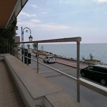 Апартаменти Cadorna Fronte Mare Алассіо