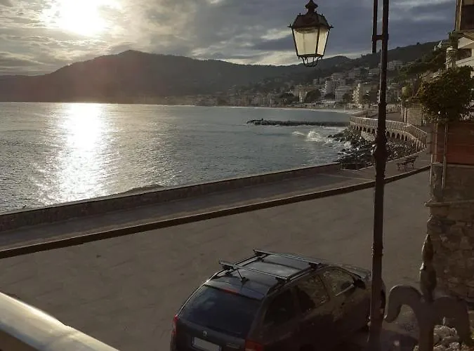 Cadorna Fronte Mare * Alassio